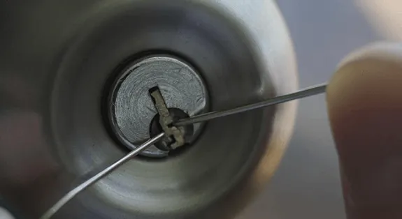 Lock repair vs replacement after broken key extraction